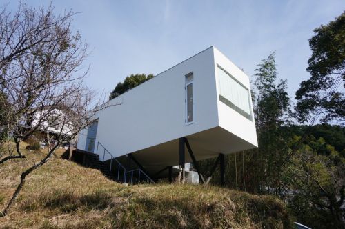 モダンな空間で食べる「喫茶 陶花」で食べるスパイシーチキンカレー