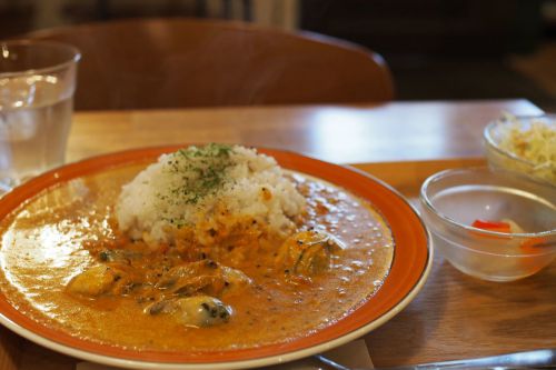 アオヤギ食堂で大変おいしい牡蠣カリー