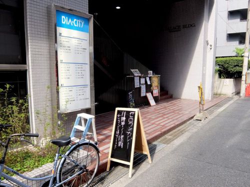 ゼロワンカレー「チキンマサラとポーク・シーチュアンのあいがけ」