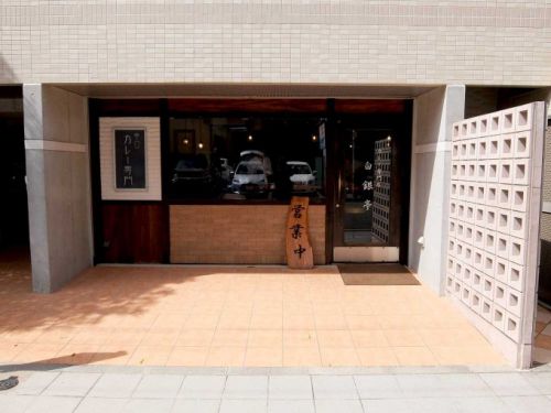 白銀亭「トンカツカレー」〜大阪、本町のフルーティで刺激的な美味しいカレー!!〜
