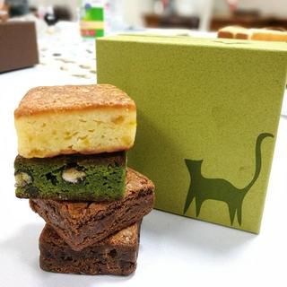 #ファットウイッチベーカリー
NYのチェルシーマーケット発、大人気のブラウニーブランド「Fat Witch Bakery(ファットウィッチベーカリー)」のシットリして濃厚な #ブラウニー
ちなみ#witch とは#魔女 のこと。つまりは「忙しい女 ...