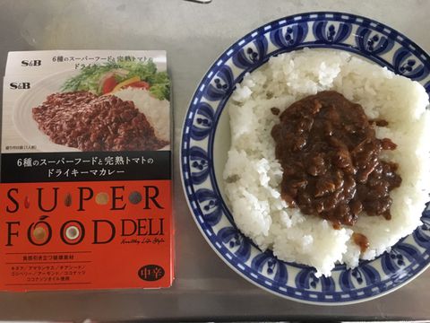 S&B SUPERFOOD DELI 6種のスーパーフードと完熟トマトのドライキーマカレー