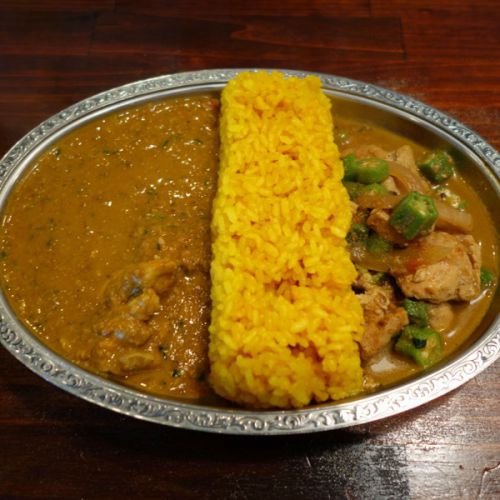 ゴカルナでバターチキンカレー×フィリピンの煮込み料理