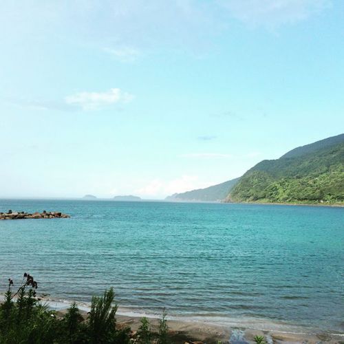 夏休みの報告8月11日から15日迄おやすみを戴きます。大変ご迷惑をお掛け致しますがご容赦の程、宜しくお願い致してます。此処からは、趣味の話し…日曜に初めてのポイントに潜りに行って来ましたスピアフィッシングはまだまだ初心者ですが鈍臭いサカナ君をたまたま発見出来ましてチヌ、石鯛など多数獲ったどぉ〜状態になりました。途中二回死に掛けましたが無事に帰っこれました(笑)感謝感謝本の話し︎お陰様で大変多数の本を戴いております施設との打合せで、持込が9月になる予定です︎げんきカレー店内にはギリギリ置ける位の本でが…欲張ってもう少し戴きたいです︎持込お待ちしています(笑)来店して頂いたらゆっくりお話ししたいですご自愛下さい︎ #200円 #食のインフラ #げんきカレー #西天満 #小さなボランティア #弘済みらい園 #本を集める