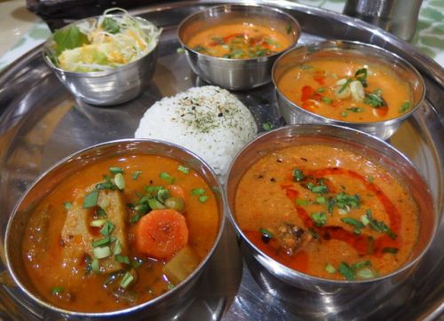 インド料理 Neelam(二ーラム)@和田岬・兵庫区小松通 「4種の美味いカレーにナン食べ放題ランチが腹パンで超おすすめやねん!」