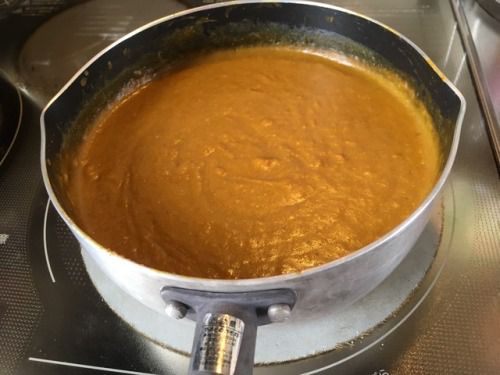 昨日のカレー食べてる途中で、思いついて今日作ってみた。
かぼちゃのクリームカレー。
いつものと全然違う、甘旨なカレー。