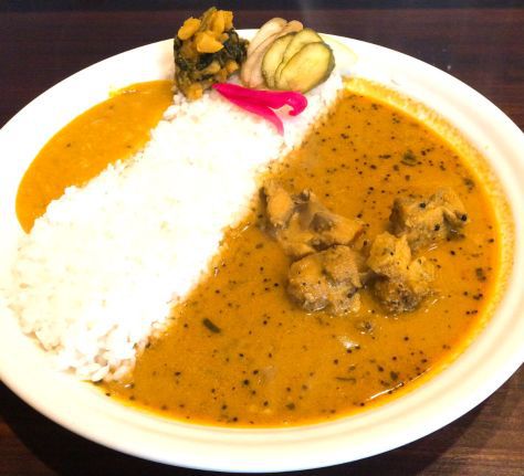 水道橋「桃の実」丁寧に仕上げられたインド風のチキンカレー、秀逸の美味しさ。