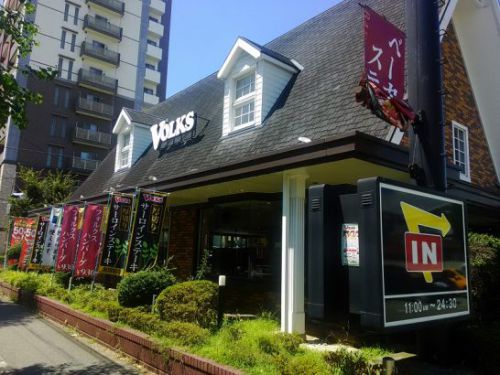 上新庄のフォルクスの平日数量限定の週替りランチでハンバーグカレー!ごはん大盛り無料!