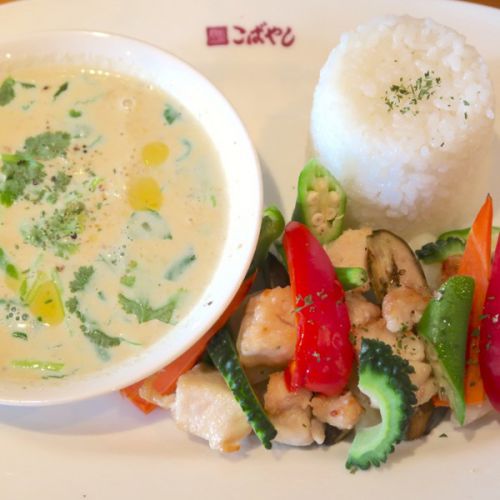相変わらずクリーミーで美味しい「こばやし」のグルーンカレー