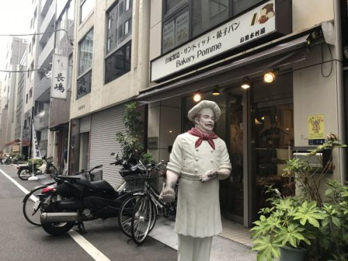 ベーカリーポム(人形町)の生クリームたっぷりコッペパン