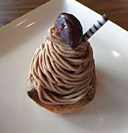 ベーカリー&カフェ ココラデでモンブランデニッシュ 長野市稲里町