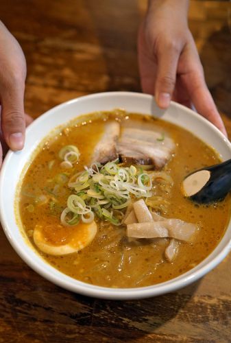 清川「やっちゃんち」でカレーラーメン、からの「印刷ラボ フクオカ」「PLASE.STORE」。