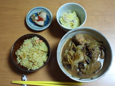 ご飯も汁物もカレーパターン