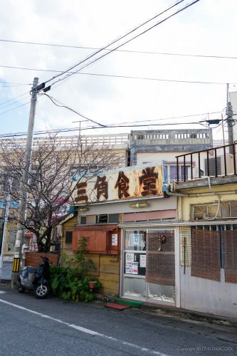 宜野湾市・三角食堂の昔ながらの黄色いカレーは辛さ度★★☆☆☆。