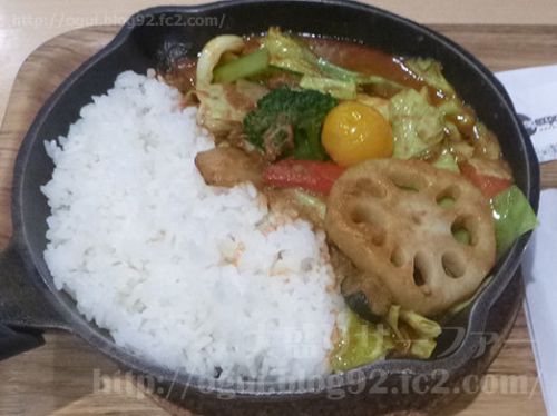 野菜を食べるカレー「キャンプエクスプレス」で一日分の野菜カレー♪大盛り無料