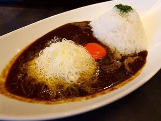 大人気ラーメン店プロデュースの豚骨スープがベースになった濃厚で病みつき系の味わいのカレー専門店がオープンしました! 桃谷 「豚骨黒カレー MECHA」