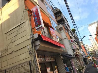 ネパール人による、かき揚げインドカレーライス。「ジャルパン」(茅場町)