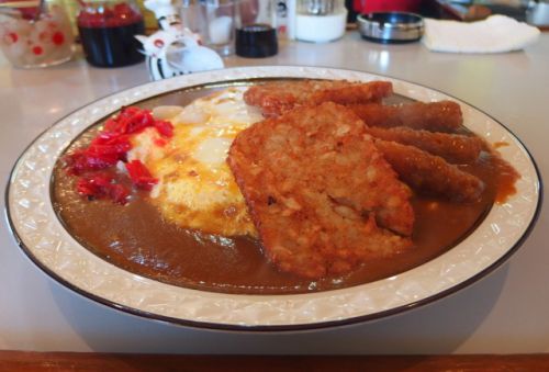 カレーショップ キング@神戸市西区南別府 「サラッとタイプで美味いカレーでハッシュドポテトは2枚やねん!」