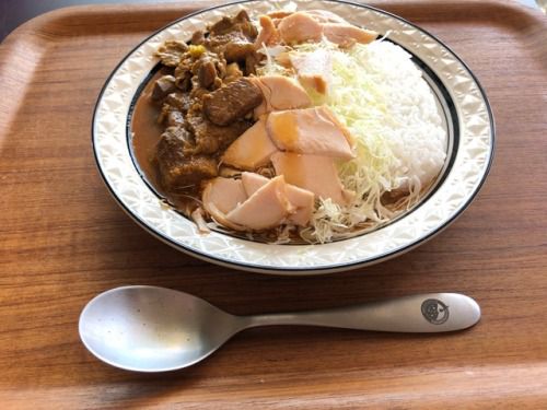 二日連続カレー。
キャベツには #プロドレ
けむりのカレーをあらかじめ分けてあったのです。
