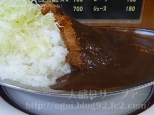 キッチン南海両国店のカツカレー大盛り!こぼれ落ちそうなキャベツ
