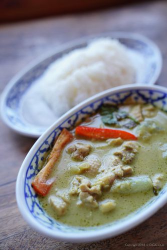 知念村・Nさんにジムニー見せに行ったら「カフェくるくま」のグリーンカレーになったよ♪