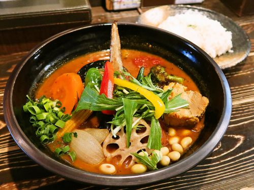 [2018.05.28] Rojiura Curry SAMURAI. (路地裏カリィ侍.) 平岸総本店「チキン1/2と豚角煮と一日分の野菜20品目」