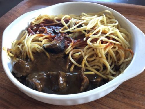 市販のボロネーゼ×牛スジカレー。