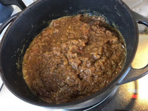 本気カレー、チキンカレー。
1
業務用炒め玉ねぎと業務用刻みタマネギをギー(水牛のバター)で炒めて、GABANのローストオニオンを加えて更に炒める。
玉ねぎがほぼ真っ黒になったら、刻んだ玉ねぎと手潰しト...