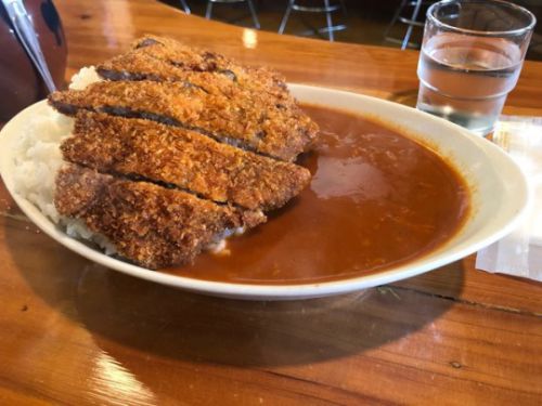 東海大駅前スタンドテンにて、ポーク100倍カツのせ♪
#気をつけないとカレーソースが先になくなる
#激辛 #カレー