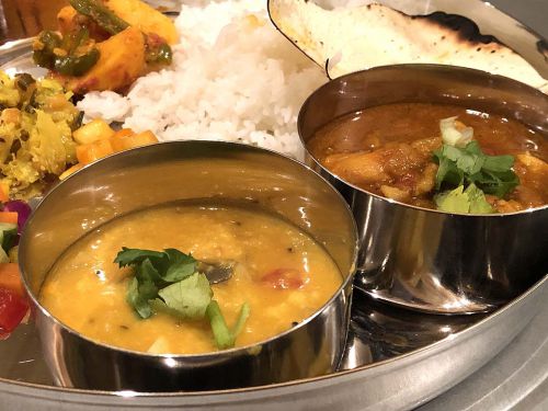 『アマルガムビルヂング食堂 ネオエビス店』~呑みとカレーのイイ関係!!尼崎の一角に潜む隠れ家BARで秀逸カレープレート☆~