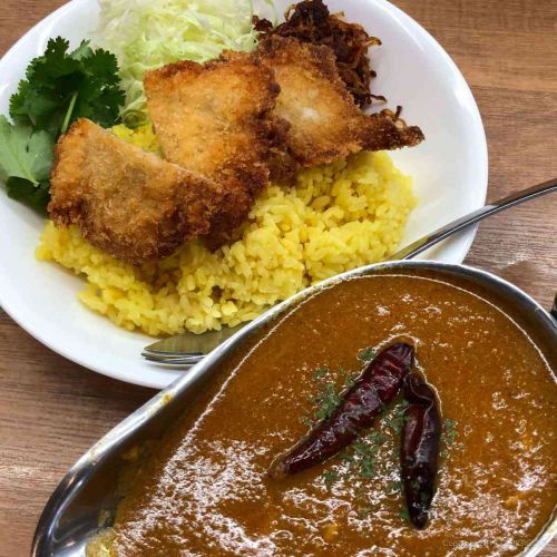 沖縄市・美里の天下一品跡地は「カレー革命軍 SINGH」。トッピングがいろいろ選べて美味し楽しい!