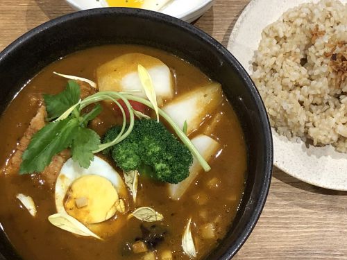 『コーヒーと生姜 巣箱』~☆~コンセプトは健康と地産地消!!洛西口の高架下カフェでピリッと刺激的な薬膳スープカレー☆