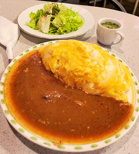 サントス オムライスとオムカレーが名物。浜田省吾も通った老舗喫茶店でランチ(広島県呉市中通)