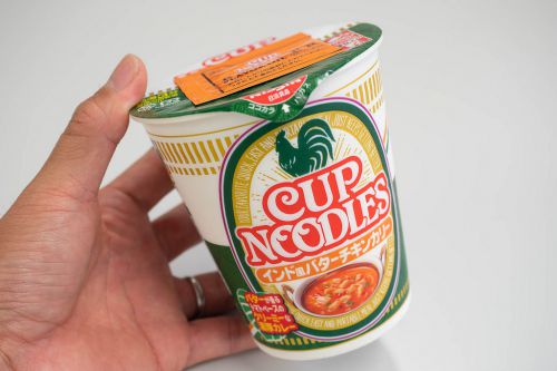 【新商品】カップヌードル「インド風バターチキンカリー」は酸味と甘みのバランスが美味しいぞ!