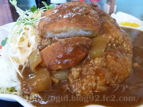 金曜日という茂原の小料理屋のカツカレーがデカ盛り過ぎ!