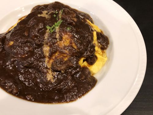 『LES HIRODELLES~ほろ苦さ漂う大人の味!!南京町に但馬牛使用の欧風カレー専門店☆~』