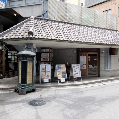 軽やかで食べやすいヒレカツカレー、チリソースも軽やかで美味しい「熟成とんかつマンマカリー」in 梅田 大阪