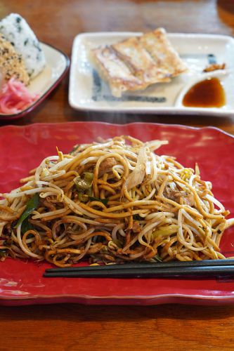 【バソキ屋 西月隈店】で知り合いとランチ。今夜は21時からFM77.7MHz『コミュニティラジオ天神』で第3回大丸カレー展のお話。