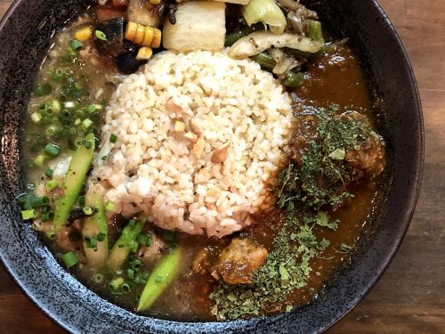 『創作curry 朔日』~魅惑的出汁の存在感!!香川県高松市に魚介出汁スパイスカレー発見☆~