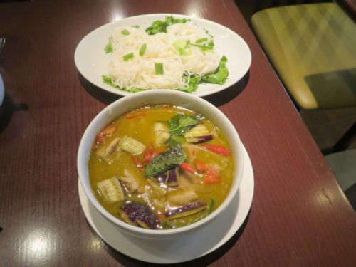 グリーンカレーそうめん「カノムチーン・ゲーンキョワーン」(タイ料理「シヤートムヤムクンポーチャナー」)