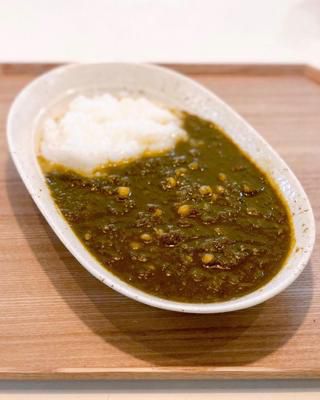 ファスティング回復食、2食目。 ランチカで、『サンシャインジュース』のビーガンカレー「ケールとひよこ豆のカレー」をお粥で。 美味しいカレー嬉しいな〜♡ ひよこ豆がトロットロで甘みがあって美味しかった〜! #サンシャインジュース #...