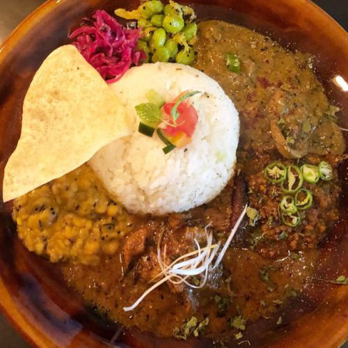 ヤム邸の流れを汲む大阪スパイスカレーの新生、創作カレー MANOS/三軒茶屋