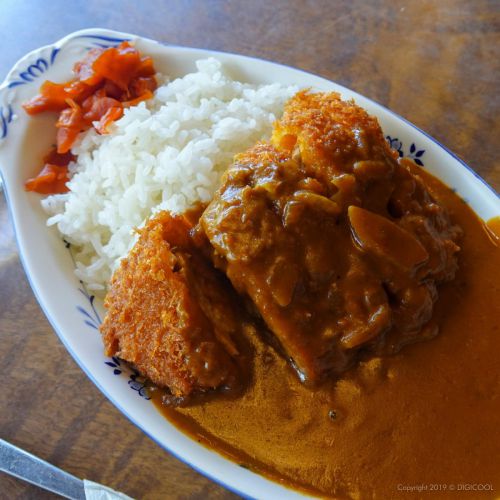 沖縄県 宮古島・ワンコインでカツカレーが食べられる「純喫茶 ジュニア」は地元にも観光客にも人気!