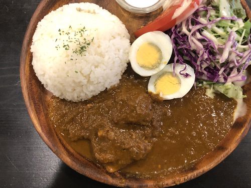 『Roots Hostel』~実直且つ王道!!本町スタイリッシュホステルのゲスト直伝チキンカレー☆~