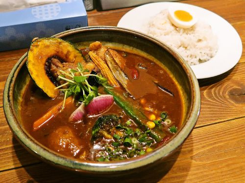 [2019.07.07] SOUP CURRY ポニピリカ「皮がパリッとしたチキンと野菜のカレー」