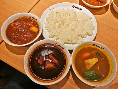 [2019.07.02] デリー DELHI 銀座店「お好み三種カレー：コルマカレー＆カシミールカレー＆ベジタブルカレー」