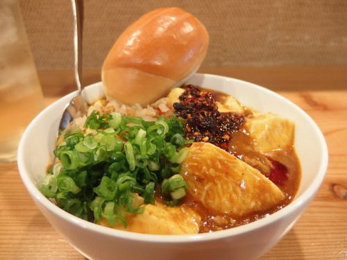 ゼファー食堂特製スパイスカレー麻婆豆腐deまかない丼@@神戸・東川崎交差点角・禁煙立呑みゼファー食堂