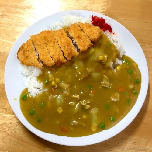うるま市・病院ついでに黄色いカレー!「食事の店 かおる」のカツカレーで癒やされよう。