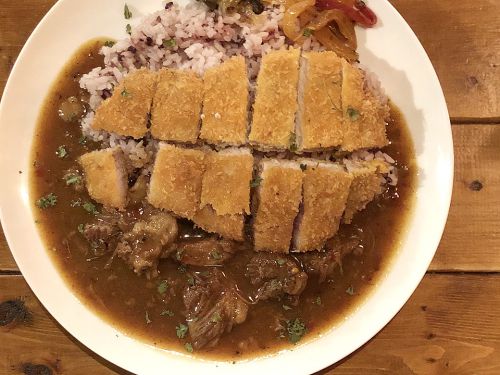 『食堂 虹の仏』~出汁が繋ぐ融合!!四天王寺の仏陀が打ち出す圧巻の欧風カツカレー☆~
