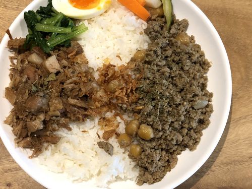 『ヤドカリ食堂 スタンドニューサンカク店』立ち呑みならぬ立ちカレー!!布施の名店が打ち出す間借りカレー~☆~
